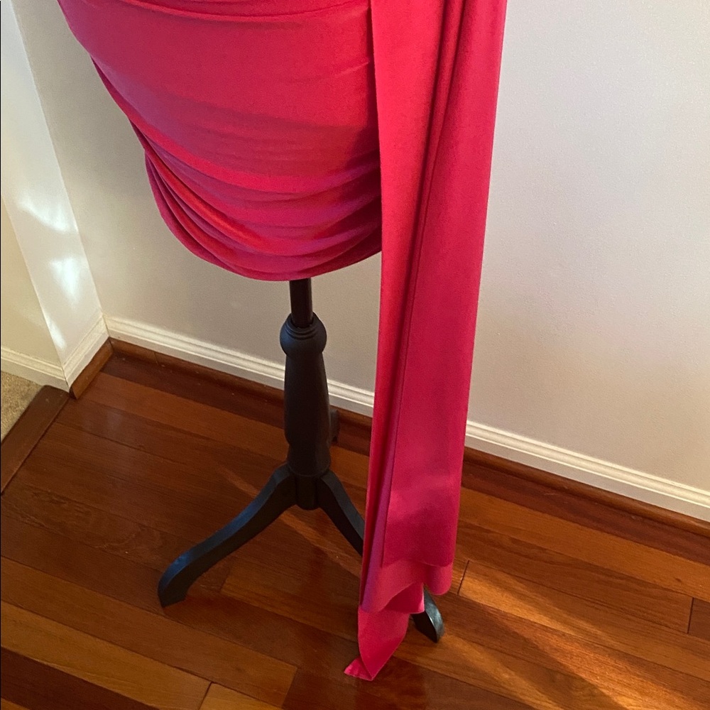 Club London Runched mini dress raspberry color with drape side train - Picture 4 of 11